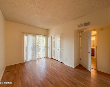 2833 E Kathleen Road - Photo Thumbnail 11
