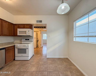 2833 E Kathleen Road - Photo Thumbnail 3