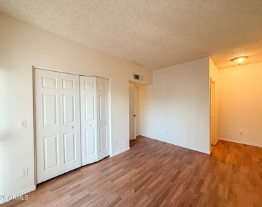 2833 E Kathleen Road - Photo Thumbnail 12