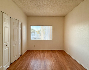 2833 E Kathleen Road - Photo Thumbnail 8