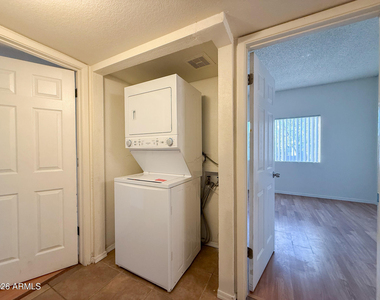 2833 E Kathleen Road - Photo Thumbnail 7