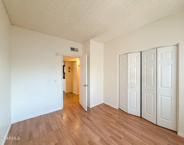 2833 E Kathleen Road - Photo Thumbnail 9