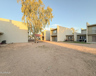 2833 E Kathleen Road - Photo Thumbnail 16