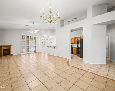 13778 W Vernon Avenue - Photo Thumbnail 4