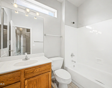13778 W Vernon Avenue - Photo Thumbnail 21