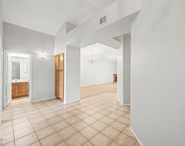 13778 W Vernon Avenue - Photo Thumbnail 10