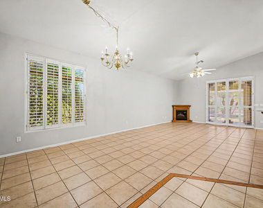 13778 W Vernon Avenue - Photo Thumbnail 3