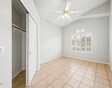 13778 W Vernon Avenue - Photo Thumbnail 17