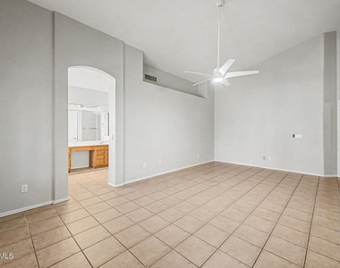 13778 W Vernon Avenue - Photo Thumbnail 13