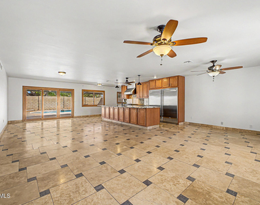 5403 S Heather Drive - Photo Thumbnail 4