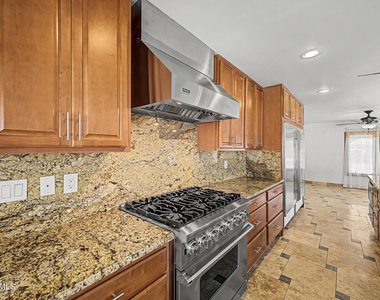 5403 S Heather Drive - Photo Thumbnail 9