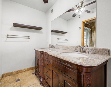 5403 S Heather Drive - Photo Thumbnail 17