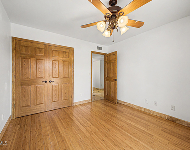 5403 S Heather Drive - Photo Thumbnail 24