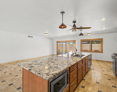 5403 S Heather Drive - Photo Thumbnail 11