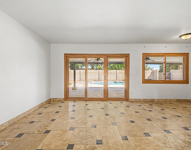5403 S Heather Drive - Photo Thumbnail 6