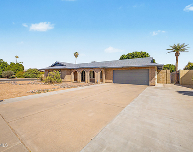 5403 S Heather Drive - Photo Thumbnail 2