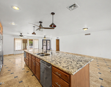 5403 S Heather Drive - Photo Thumbnail 10