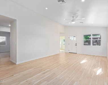 1402 E Pierce Street - Photo Thumbnail 2