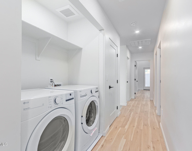 1402 E Pierce Street - Photo Thumbnail 12