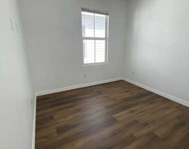 641 6th Street - Photo Thumbnail 7