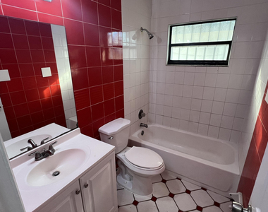 2421 Nw 8th Place - Photo Thumbnail 15