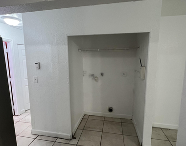 2421 Nw 8th Place - Photo Thumbnail 11