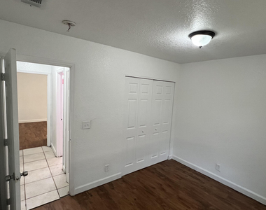 2421 Nw 8th Place - Photo Thumbnail 13