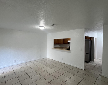2421 Nw 8th Place - Photo Thumbnail 9