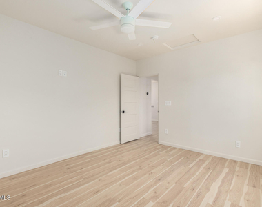 1332 E Diamond Street - Photo Thumbnail 14
