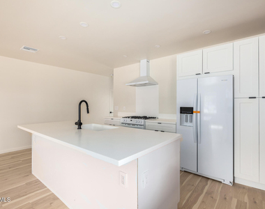 1332 E Diamond Street - Photo Thumbnail 6