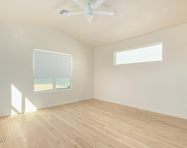 1332 E Diamond Street - Photo Thumbnail 8