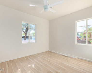 1332 E Diamond Street - Photo Thumbnail 9