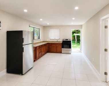 6220 Sw 27th Street - Photo Thumbnail 1