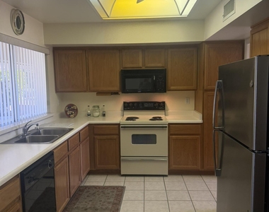 14518 W Heritage Drive - Photo Thumbnail 6