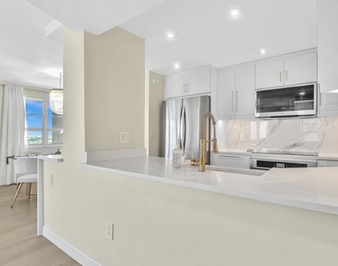 133 N Pompano Beach Boulevard - Photo Thumbnail 4