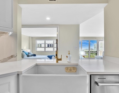 133 N Pompano Beach Boulevard - Photo Thumbnail 3