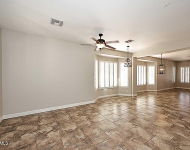 26628 N 41st Street - Photo Thumbnail 13
