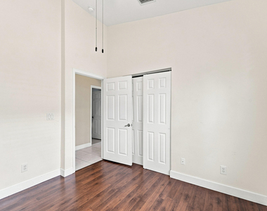 12376 Nw 53rd Street - Photo Thumbnail 9