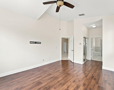 12376 Nw 53rd Street - Photo Thumbnail 8