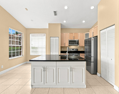 12376 Nw 53rd Street - Photo Thumbnail 5
