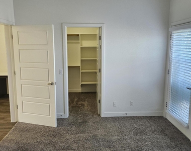 7981 E Wilshire Drive - Photo Thumbnail 11