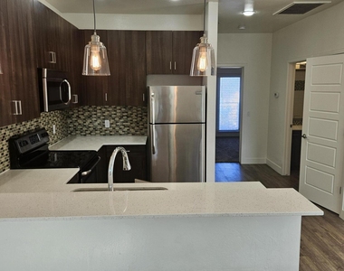7981 E Wilshire Drive - Photo Thumbnail 3