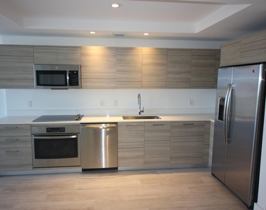 121 Ne 34th Street - Photo Thumbnail 8