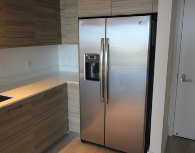 121 Ne 34th Street - Photo Thumbnail 9