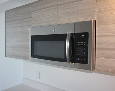 121 Ne 34th Street - Photo Thumbnail 13