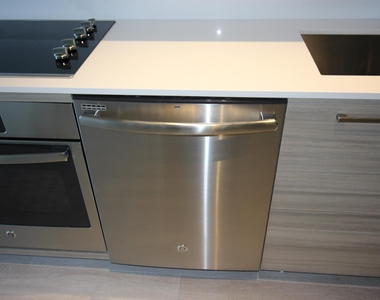 121 Ne 34th Street - Photo Thumbnail 11