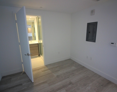 121 Ne 34th Street - Photo Thumbnail 16