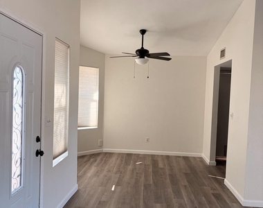 1139 W Laredo Street - Photo Thumbnail 4