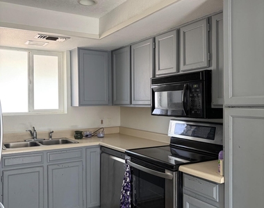 1139 W Laredo Street - Photo Thumbnail 10