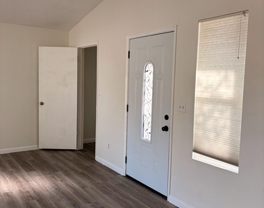 1139 W Laredo Street - Photo Thumbnail 6